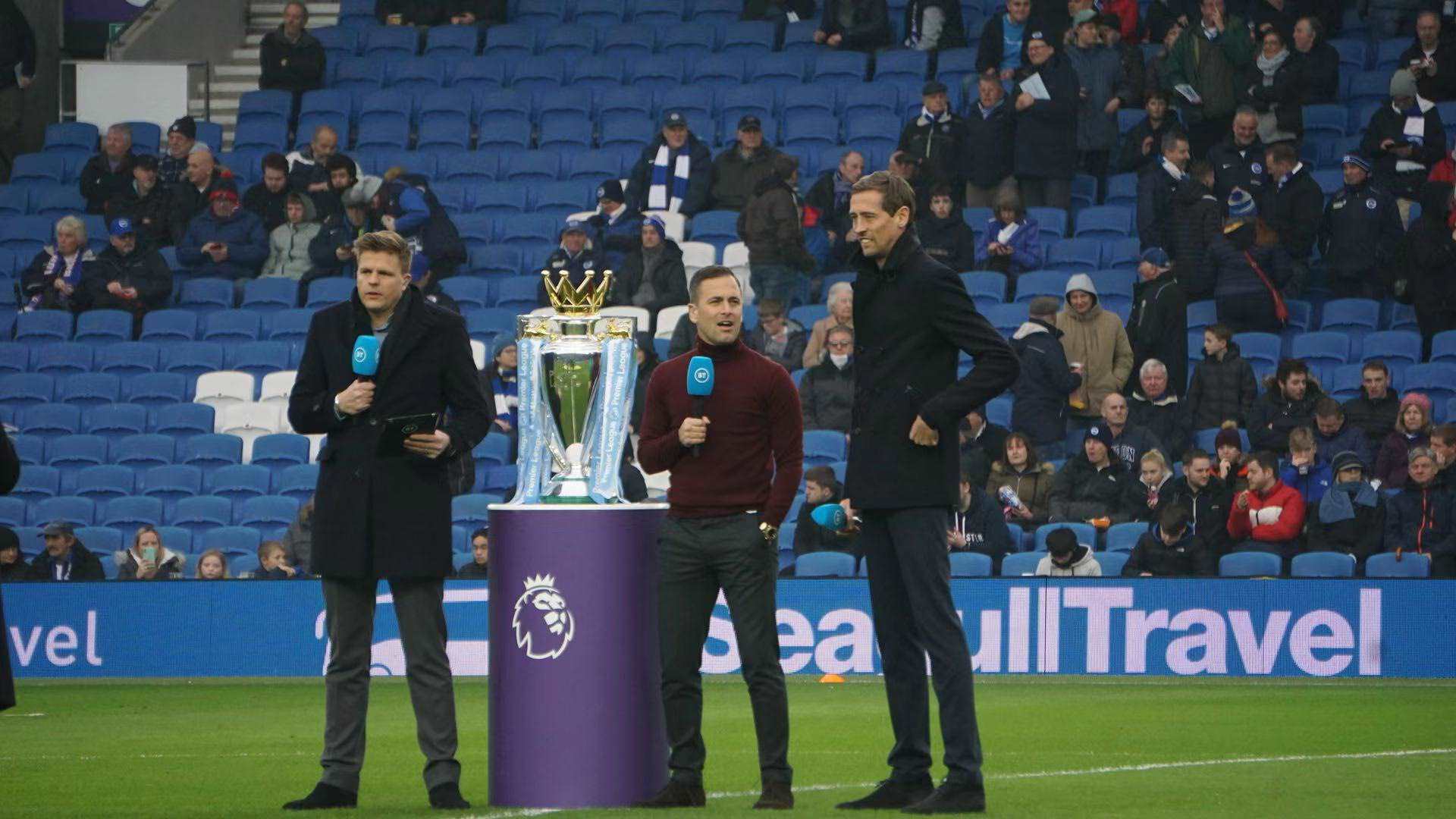 她的教练对 她的教练对